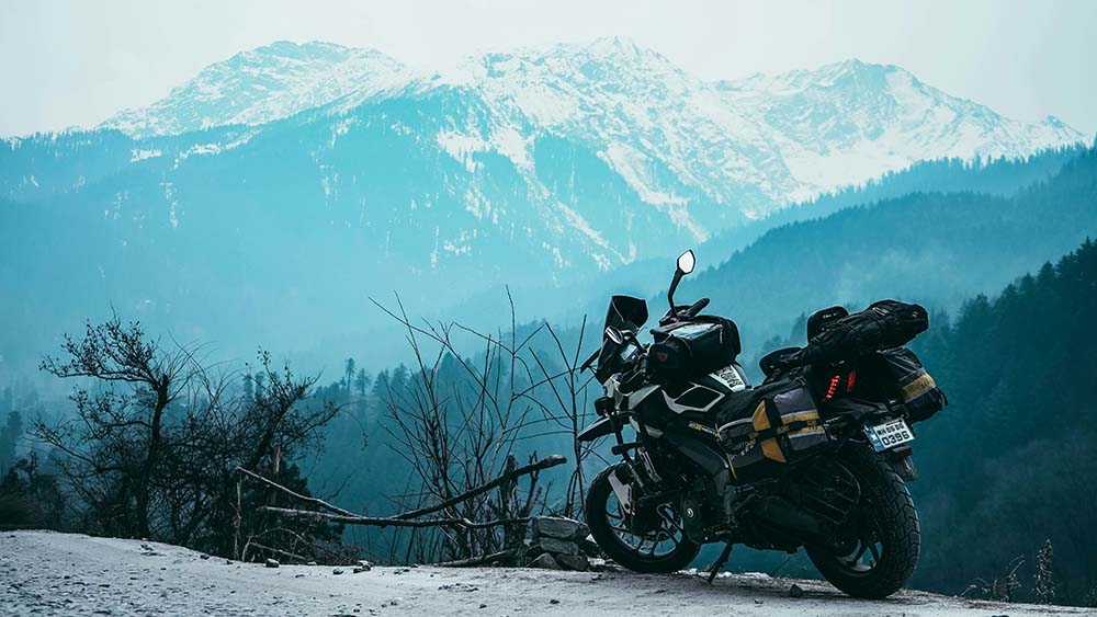 Guía definitiva para viajar en moto en climas fríos